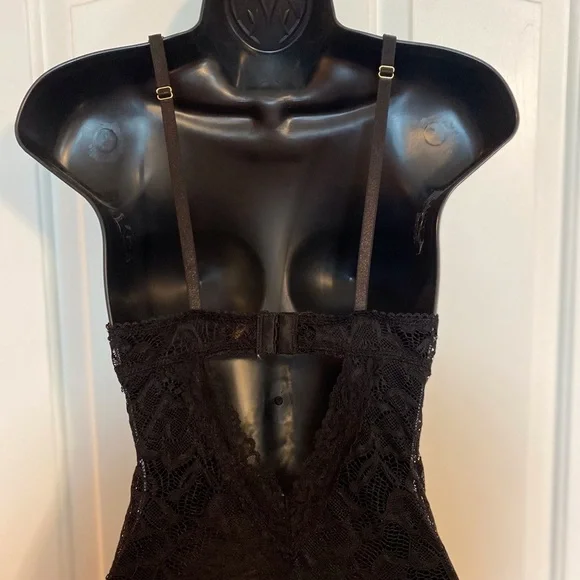 “FREDERICK’S OF HOLLYWOOD” Strappy Lace Teddy - Picture 13 of 16